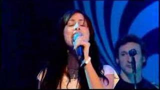 2005-02-25 - Natalie Imbruglia - Shiver (Live @ TOTP)