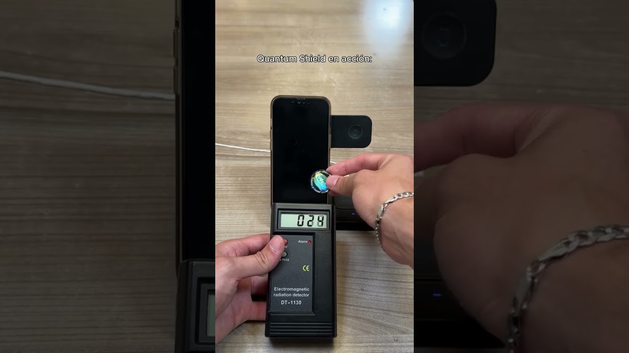 Es una locura las ondas electromagnéticas que emiten los teléfonos 😮 #gudslip #quantumshield