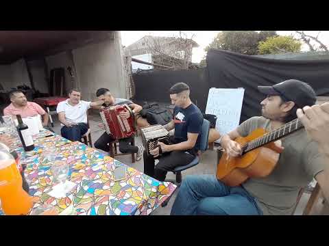 ENTRE AMIGOS Y CHAMAME / torres-nieva