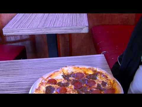 MongoTV_444 - Del 2 - Fede John På Pizza Resturant 4.Juni 2015 - Frokost Pizza 40 Kr