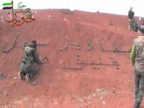 عناصر لواء مغاوير سهل حوران تكتب اسم معركة جنيف حوران بالرصاص على إحدى الجبهات في ريف درعا