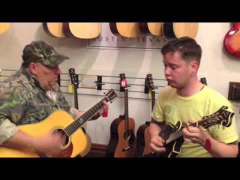 Billy Strings & his father, Terry Barber doing an Impromtu Jam