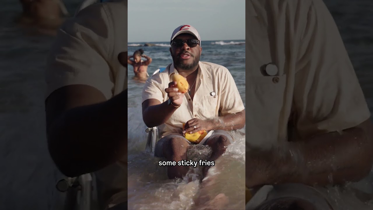 OMG, I’m so WET! Eating in the Ocean in Brazil! #foodreview #travel #foodie #shorts