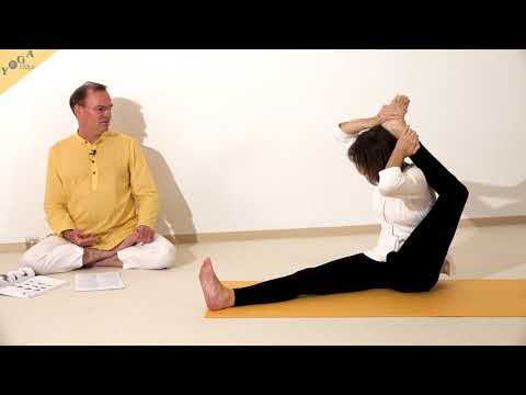 Fuß hinter dem Kopf mit Händen am Fuß - Eka Pada Shirasana Vorübung - Yoga Asana Lexikon