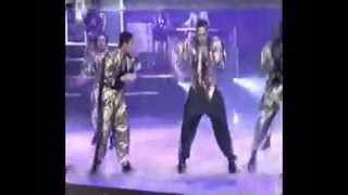 MC Hammer Performance (please hammer don&#39;t hurt em, let&#39;s get it started, here comes the hammer)