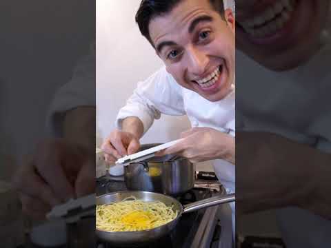 , title : '【これだけでもう美味しい！】葉にんにくとカラスミのパスタ！【Spaghetti con Bottarga e Aglio Novello】#shorts'