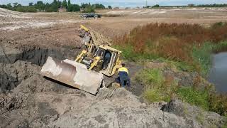 Cat D6 bulldozer stuck in pool recovered by J & R Millington