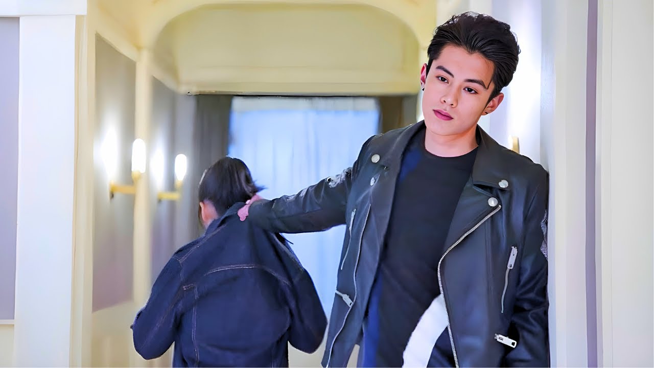 All Girls Fall in Love With the New Handsome Student Except the Shy Girl He Wants