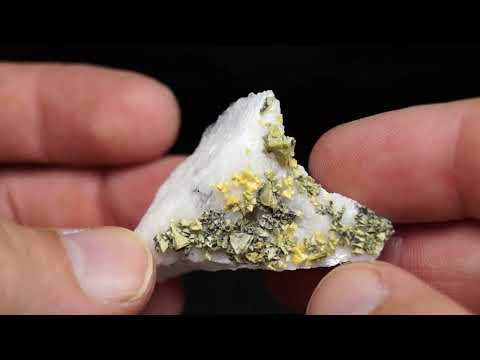 Helvite, Albite, Navegadora claim, Penha do Norte, Conselheiro Pena, Minas Gerais, Brazil