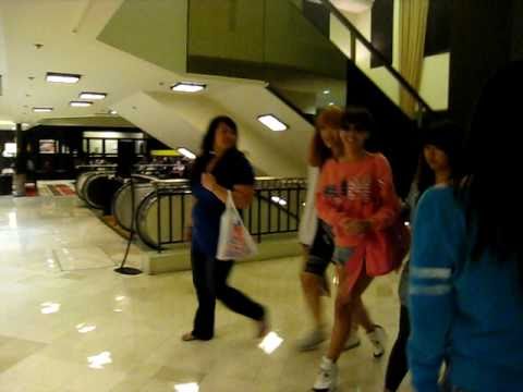 110429 Sistar Hyolyn saying hi~