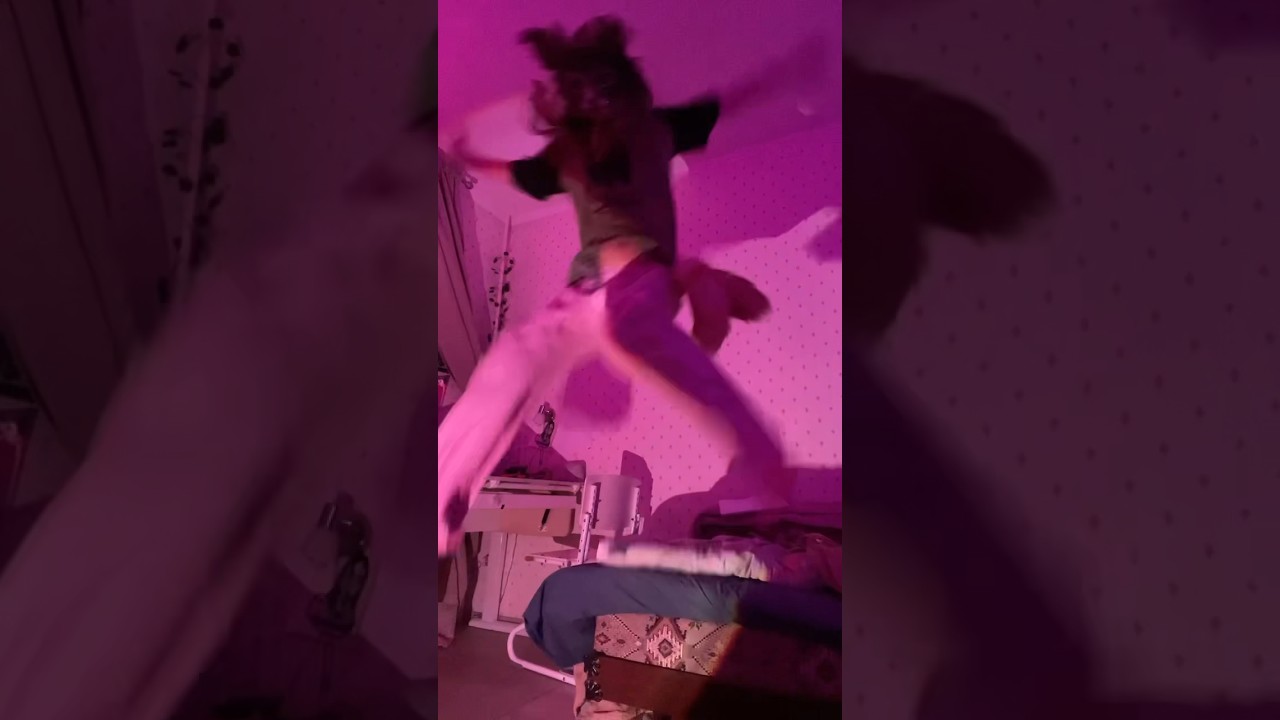 dumbass furry caught dancing in aesthetic lighting ‼️‼️🔥 #furry #trending #theriangear #alterhuman