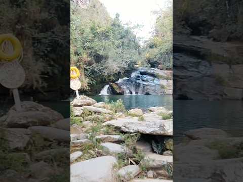 INCRÍVEL CACHOEIRA ESMERALDA EM CARRANCAS - MINAS GERAIS - COMPLEXO VARGEM GRANDE #shorts