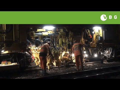 Gleisstopfmaschine im Einsatz für die VBG bei der Glattalbahn