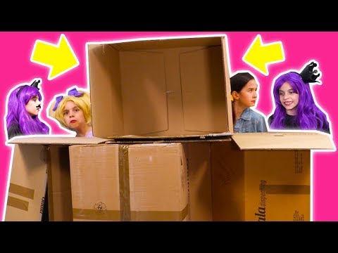 GIANT CARDBOARD BOX FORT 📦 Malice's Pizza Delivery Prank! - Princesses In Real Life | Kiddyzuzaa