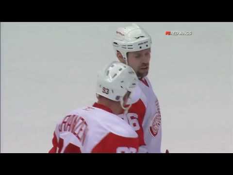 Lidstrom records assist #800