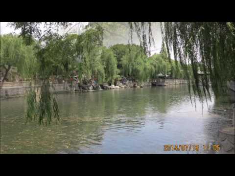 河水靜靜向東流