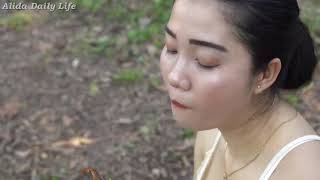 Download lagu Alida made the wine marinated lamb ribs with a super spicy chili roast sauce - cooking survival mp3