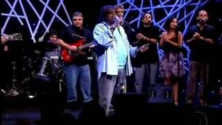 Milton Nascimento cantando "O Sol"