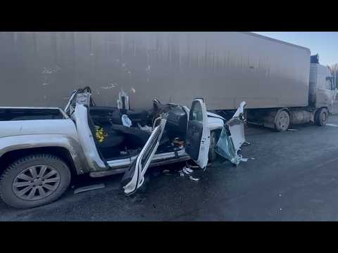 Пикап заехал под фуру и убил пилота