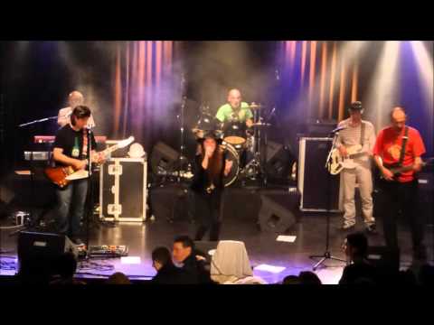 Madalena Trabuco backée par Daïpivo à la MJC l'escale - uma terra (live)