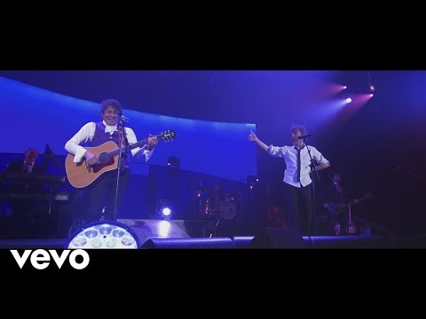 Alain Souchon, Laurent Voulzy - Foule sentimentale (Live au Zénith de Paris 2015)