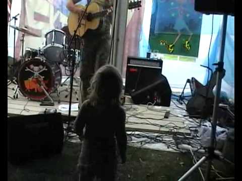 My Baby's Rock'n'Rolling and She's Singing Karaoke by Twizz Twangle, Wittstock Festival 20 8 05.mp4