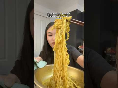 COOKING MAGGI THE RIGHT WAY? 👀 #noodles #instantnoodles #maggimasala #magginoodles #indianfood