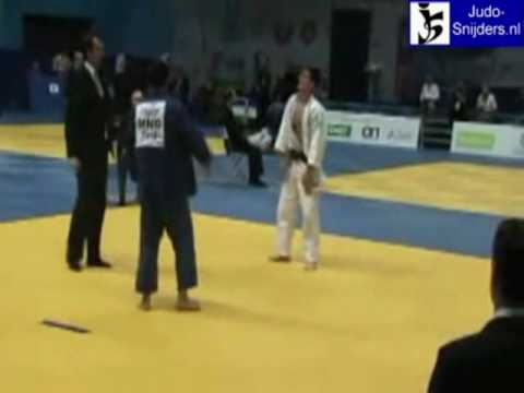 Judo 2009 Moscow: Khasbaatar (MGL) - Mogushkov (RUS) [-66kg].