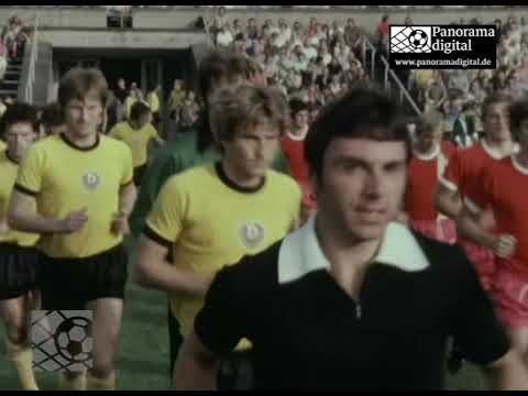 Mannschaftseinlauf SG Dynamo Dresden - HFC Chemie, Saison 1979/80 - www.panoramadigital.de