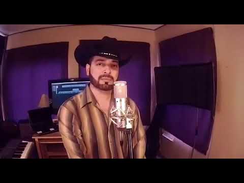 Con el rostro bañado en llanto