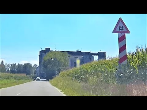 Passaggio a livello San Giuliano Vecchio (AL) e attraversando il paese #levelcrossing