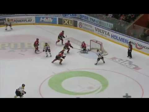 Stephen Dixon missar öppet mål