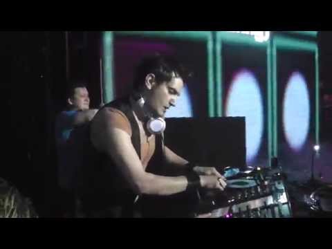 Discoteca "Queen"  played   "MOVE IT"  Special Guest  Sanny J  [ Galicia   Spagna ]