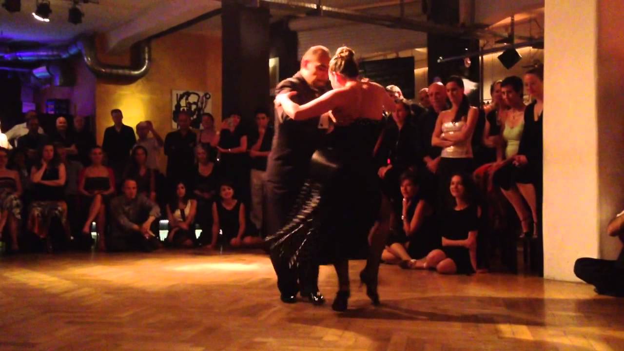 Virginia Pandolfi y Santiago Castro 2/5