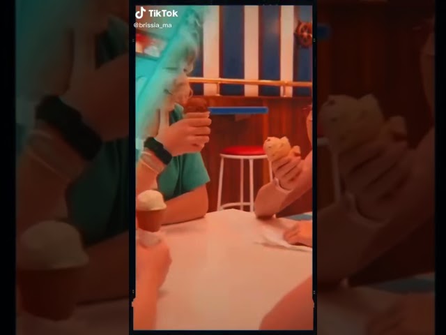 Vídeo relacionado con Flip Scoops Ahoy Ice Cream Parlour Hawkins - Camiseta para hombre, mujer y niño, azul marino, 60