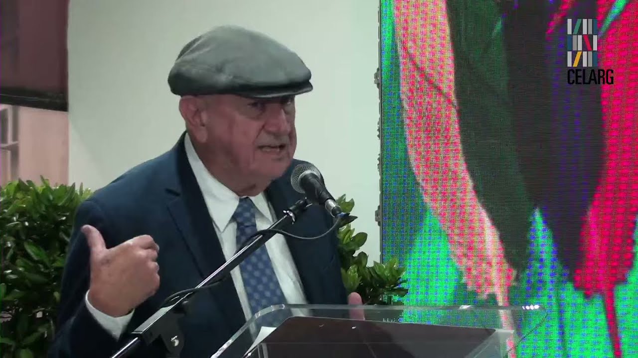 Pablo Guadarrama recibe el Premio Libertador al Pensamiento Critico