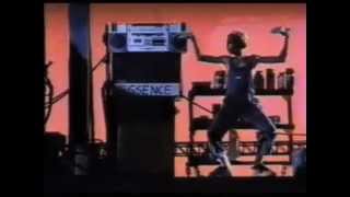 MOMUSMCCLYMONT: Buzz