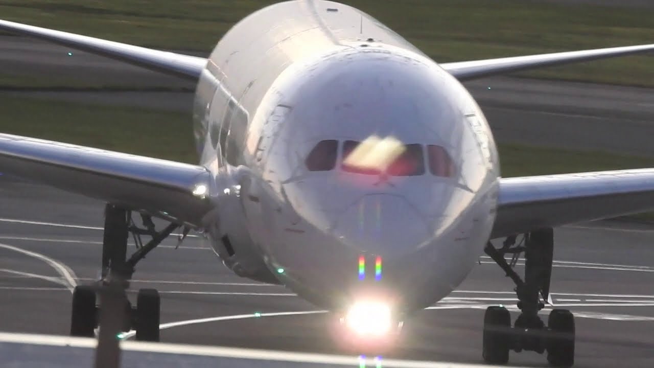 Qantas Airways Domestic Business Lounge thumbnail