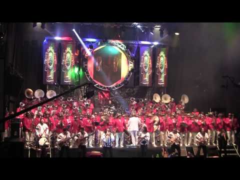 en el concierto de Kalamarka con la banda Poopo La Paz Boliva  2015