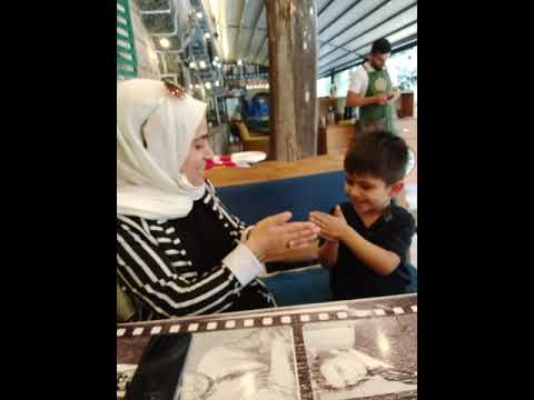 Kayra efe teyzesiyle hemşire oyunu oynuyorlar🙂