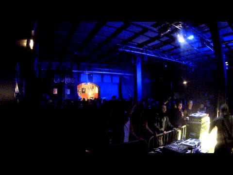 Maasaï warrior play on roots collective sound system part 2