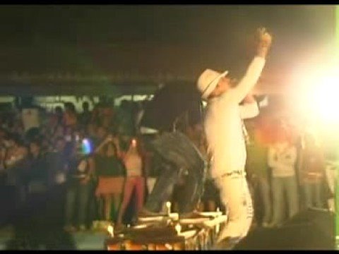 Auuuh_ Baby Lores y el chacal