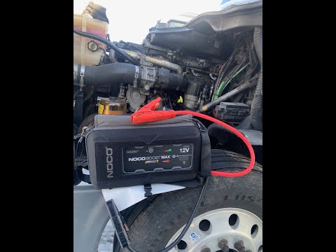 NOCO GB250  VS Semi Truck  Freightliner Cascadia Detroit DD15 Zero Volts!!!!  Jump Start