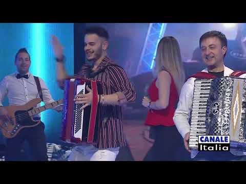 Alessandro Mangani e i Ragazzi di Riccardi "Tiburon italiano" | Cantando Ballando (HD)