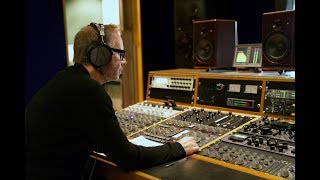 Video thumbnail for Stuart Hawkes and the Audeze LCD-MX4 by Audeze