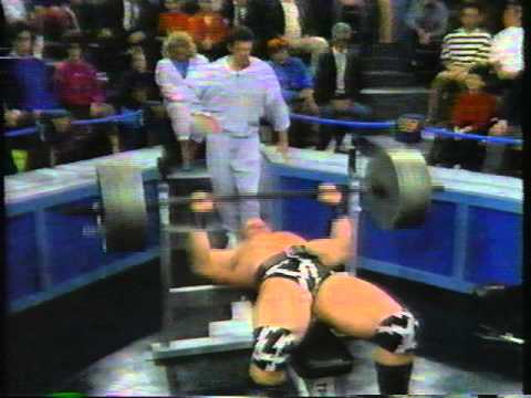 The Warlord Benchpresses 500 pounds 19 times (WWF 1991)