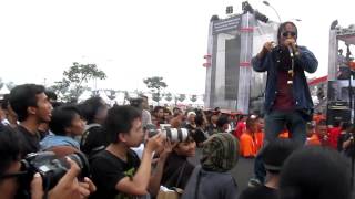 Komunal - Gemuruh Musik Pertiwi Live at SOUNDRENALINE 3 Nov 12