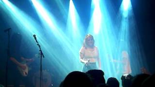 CSS - Beautiful song (Live @ Tavastia, Helsinki 17.11.11)