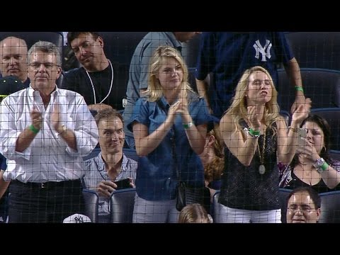 DET@NYY: Kate Upton apoya a Verlander en el partido