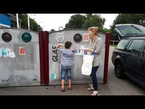 Glas in de glasbak bij de AH voor Max